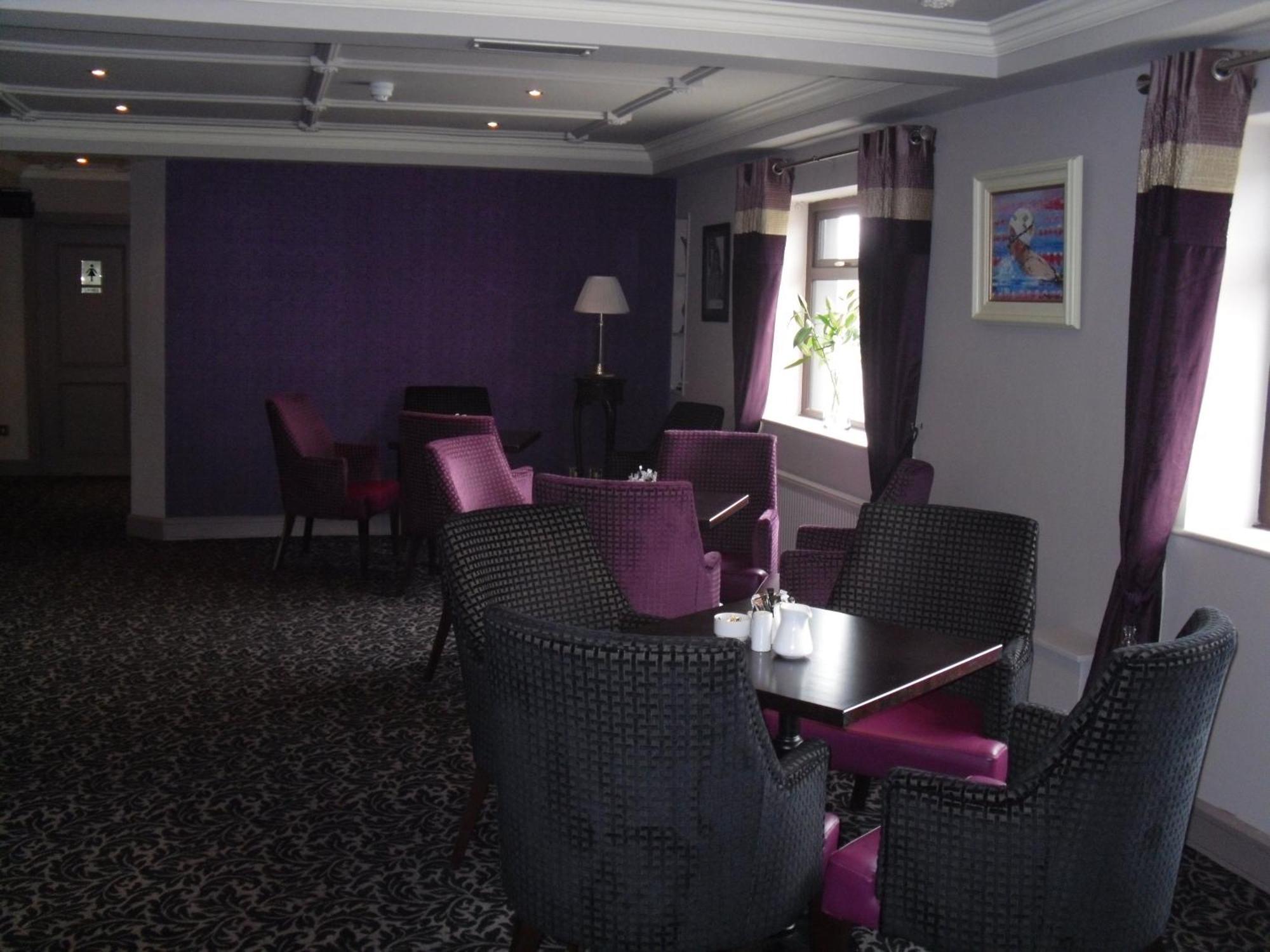 The Horse And Hound Hotel Ballynabola Exterior photo