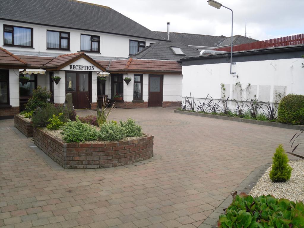 The Horse And Hound Hotel Ballynabola Exterior photo