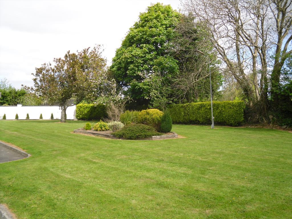 The Horse And Hound Hotel Ballynabola Exterior photo