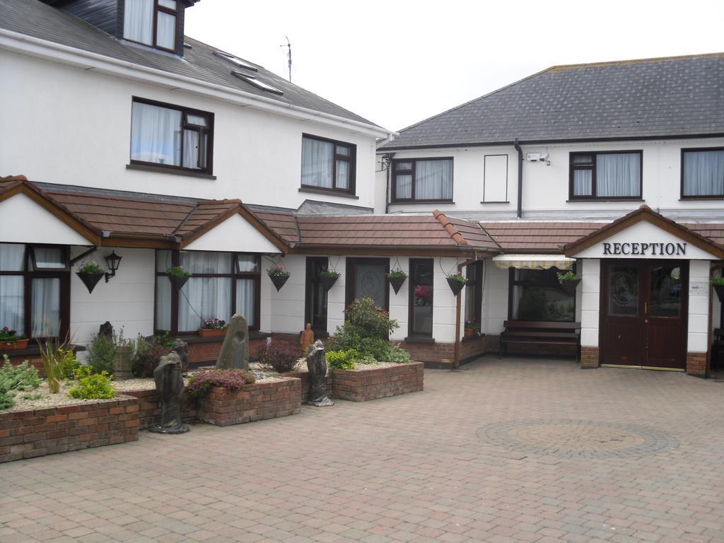The Horse And Hound Hotel Ballynabola Exterior photo